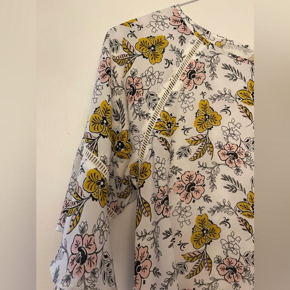 TWO LOFT Blouses / White floral and Blue Floral XS - Picture 3 of 11